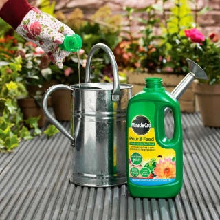 Miracle-Gro Pour & Feed Ready To Use Plant Food 1L 5 Miracle-Gro Pour & Feed Ready To Use Plant Food 1L - Image 3